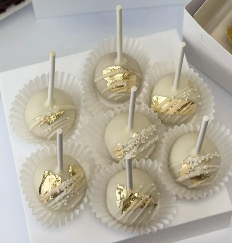 CAKE POPS WHITE WITH GOLD LEAF - 6 pcs